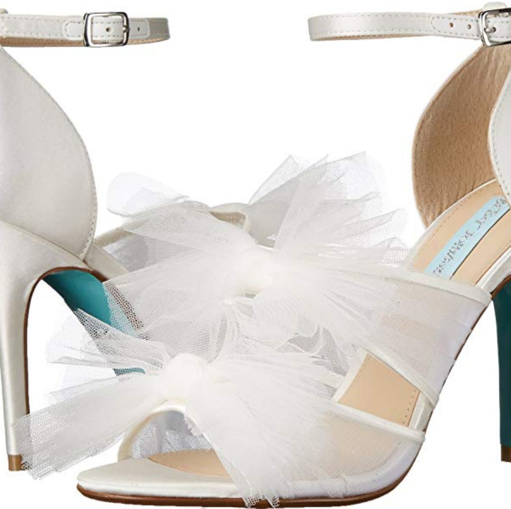 White tulle peep toe pumps